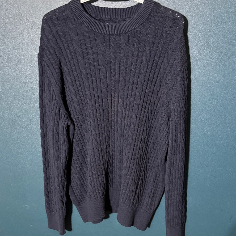 Classic Men's Cable Knit Crewneck Sweater